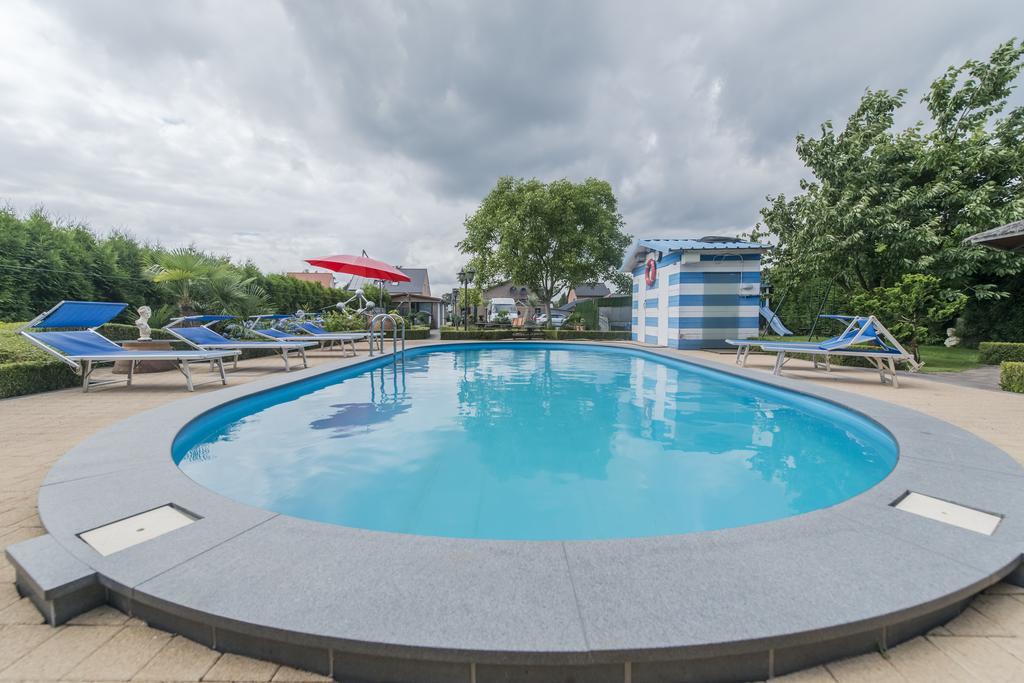 Zonhoven B&B Casa Roman & Vakantiewoning Voor 1 Pers Tot Max 32 Personen المظهر الخارجي الصورة